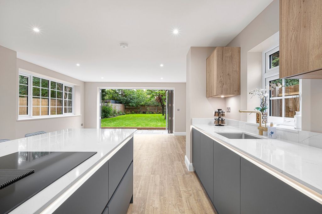 Property photo 1 of 25