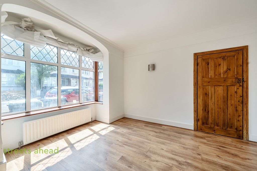 Property photo 3 of 22 c5560Dd1-5Bf6-498...