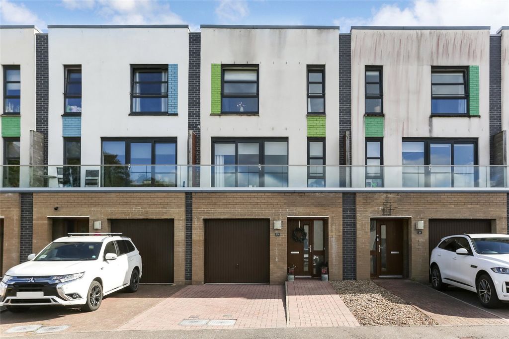 Property photo 1 of 18 External