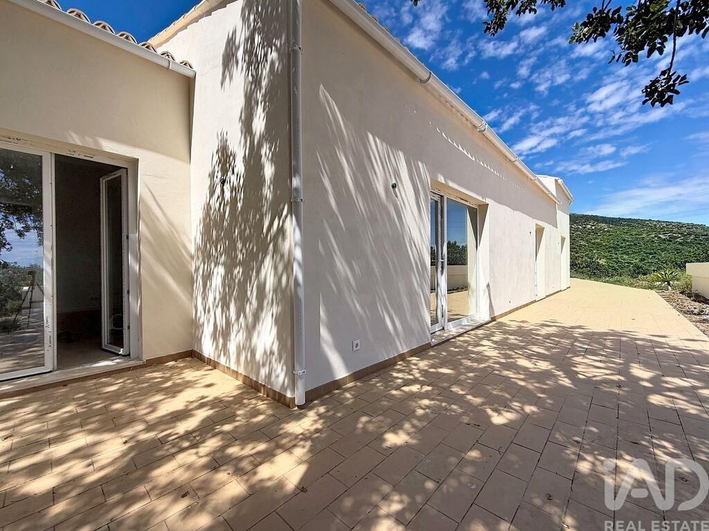 Property photo 2 of 40