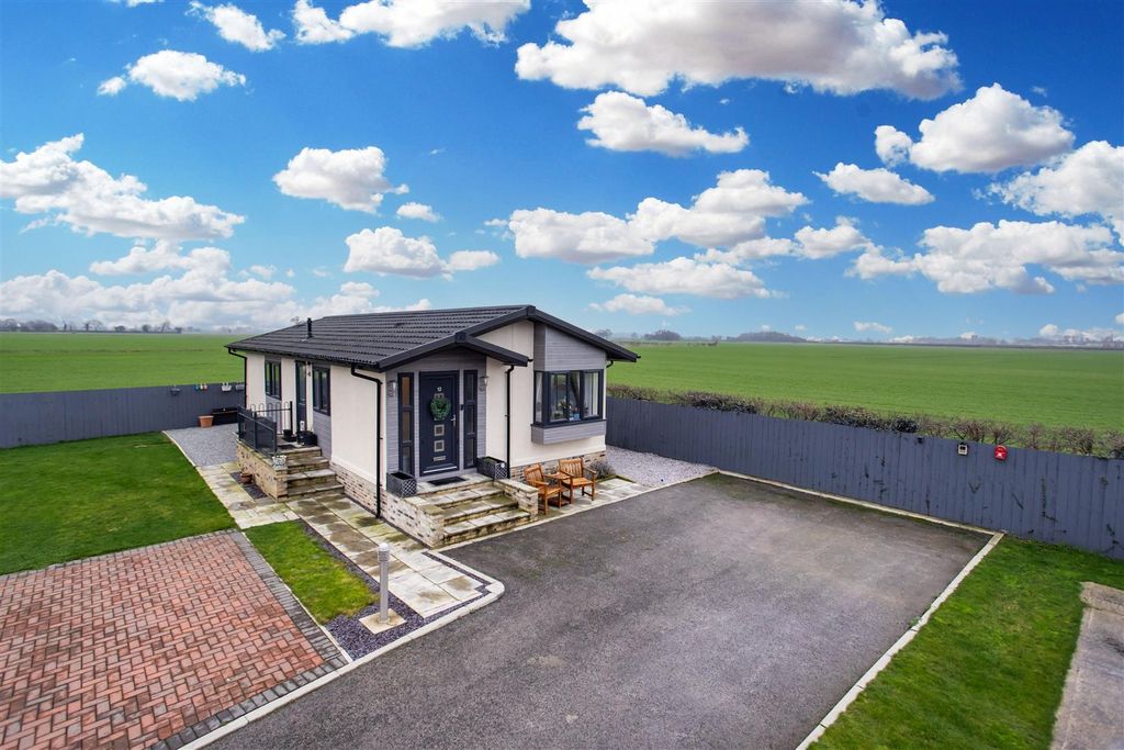 Property photo 1 of 20 Exterior