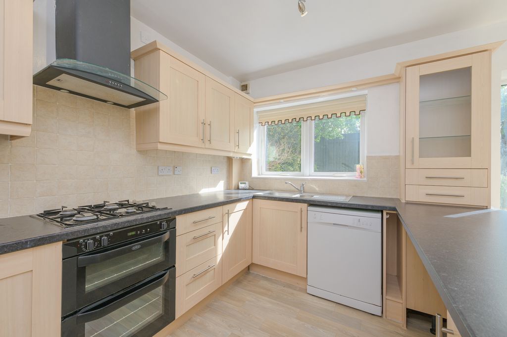 Property photo 2 of 28