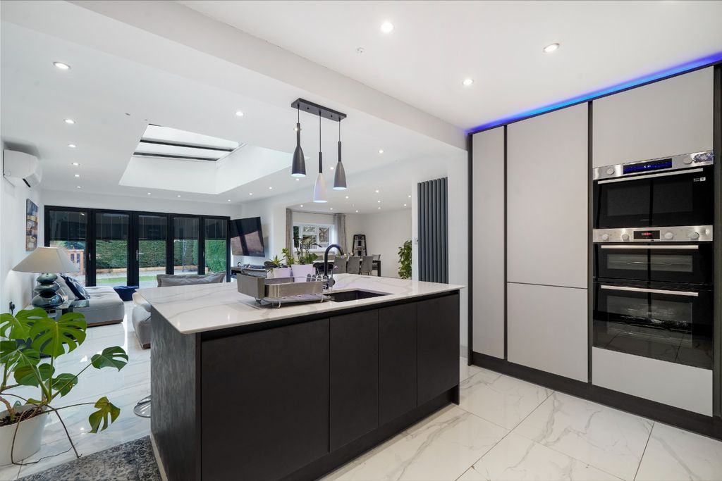 Property photo 2 of 26 4887281