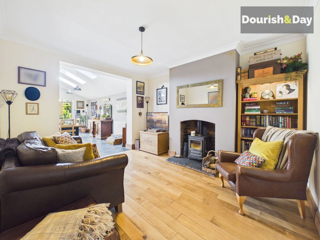 Property photo 2 of 32