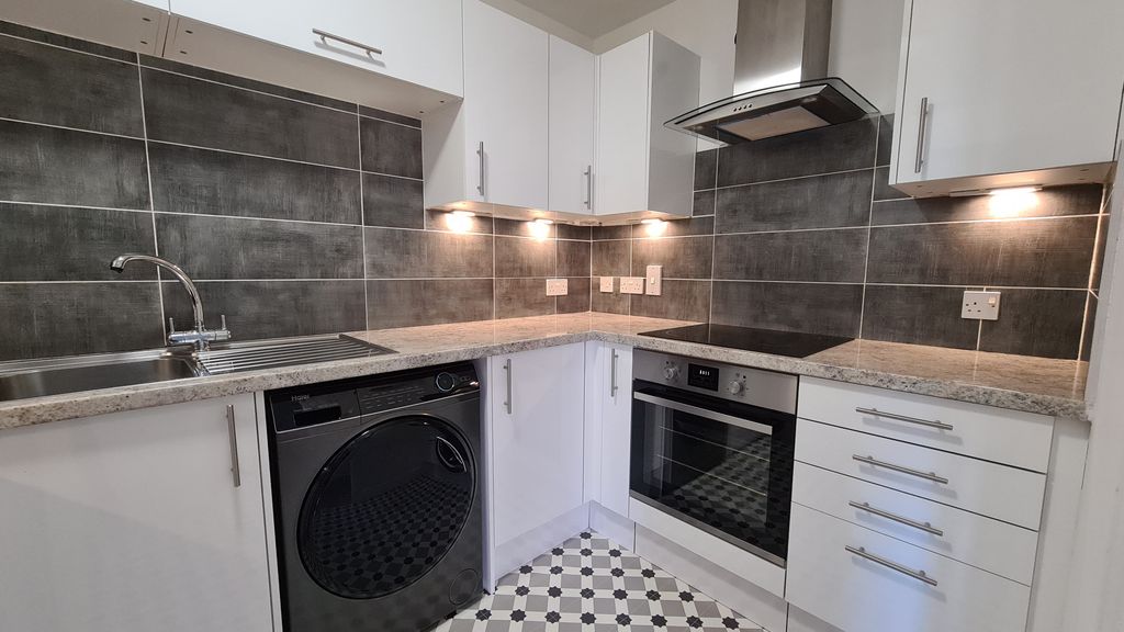 Property photo 1 of 10 Kitchen