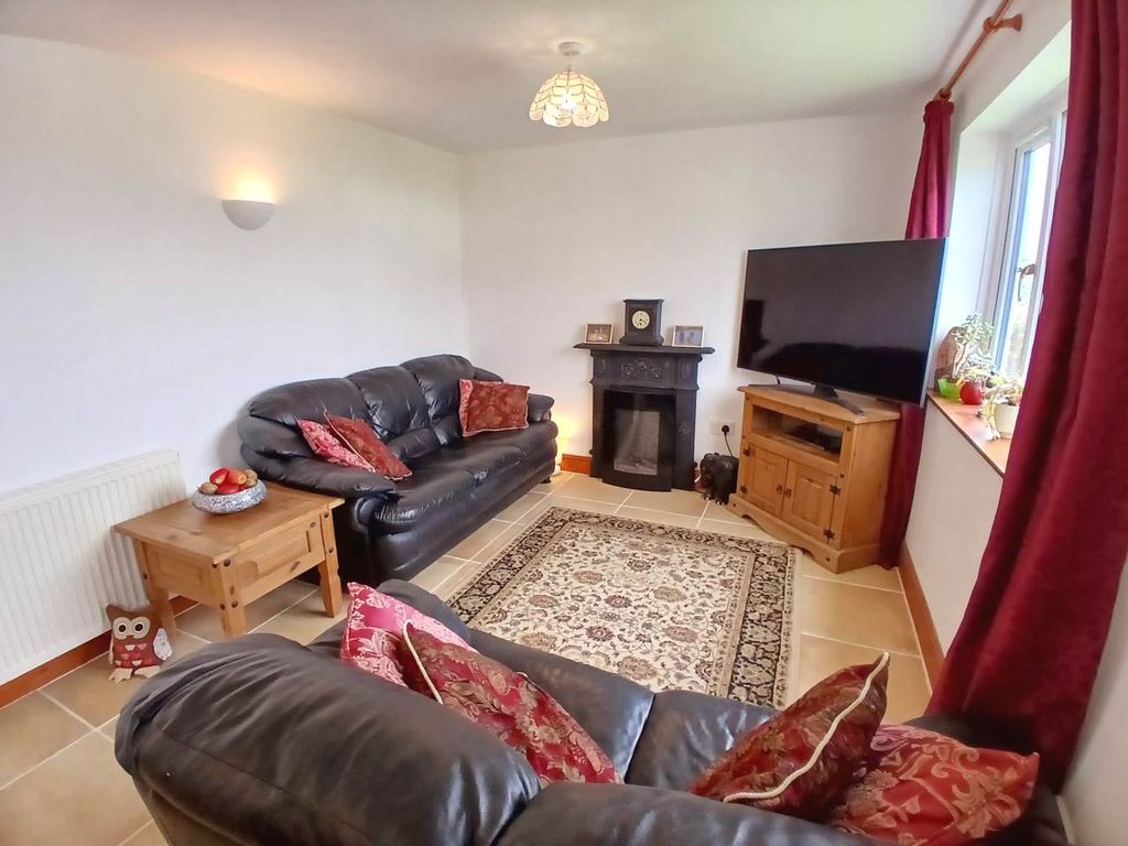 Property photo 2 of 13 Lounge