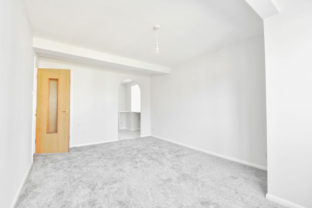 Property photo 3 of 10 Living Room