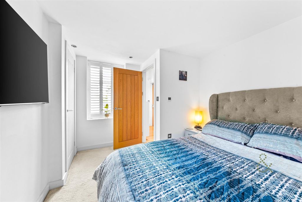 Property photo 3 of 13 Penarth-Road-02.Jpg