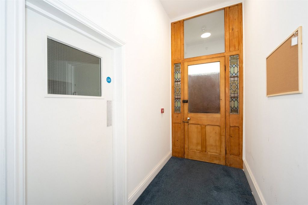 Property photo 3 of 9 Hallway
