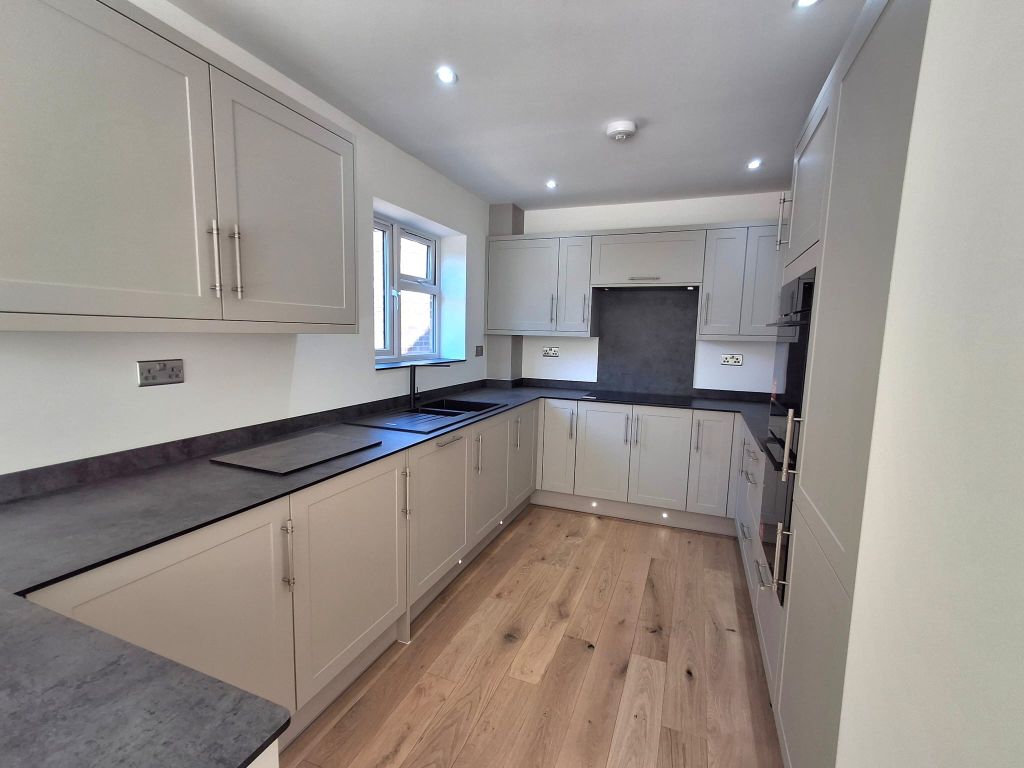 Property photo 2 of 12 Kitchen