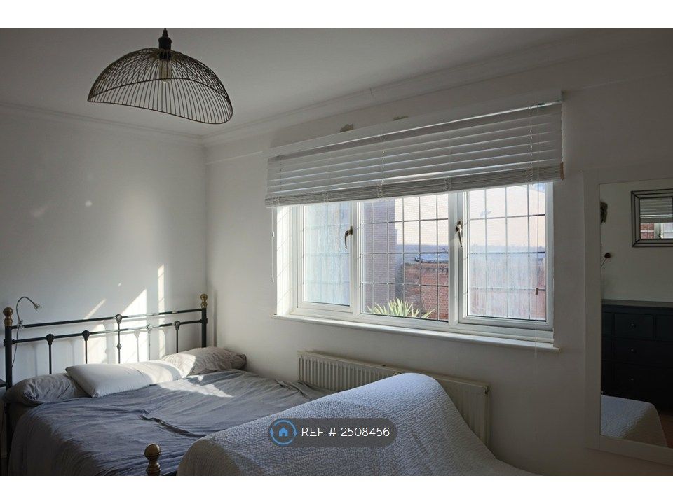 Property photo 1 of 5 Master Bedroom
