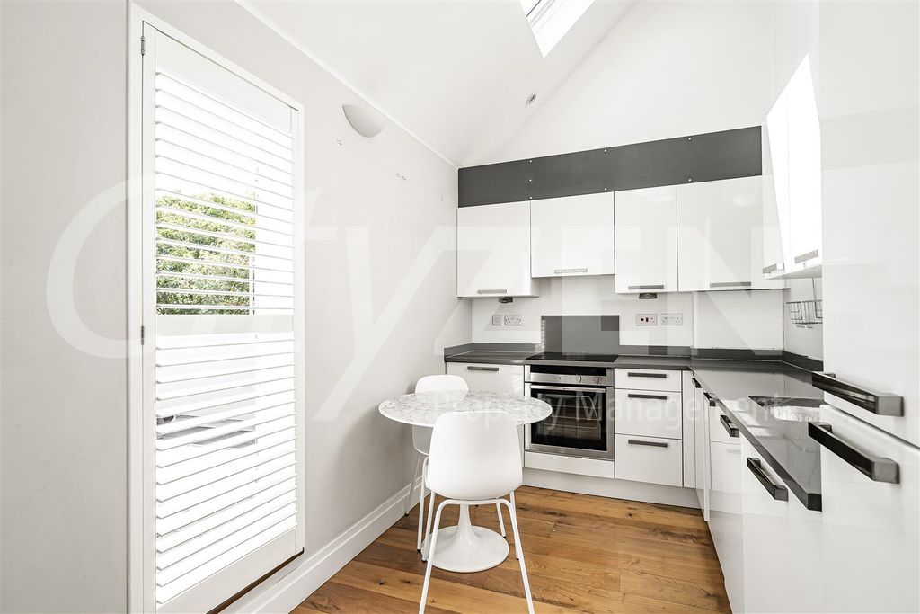 Property photo 3 of 17 Kitchen