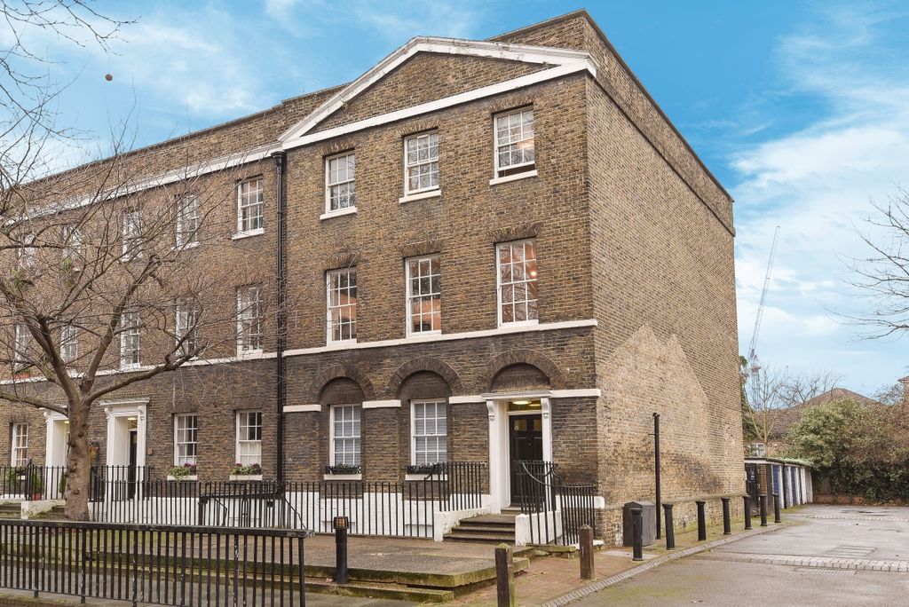 Property photo 1 of 8 External