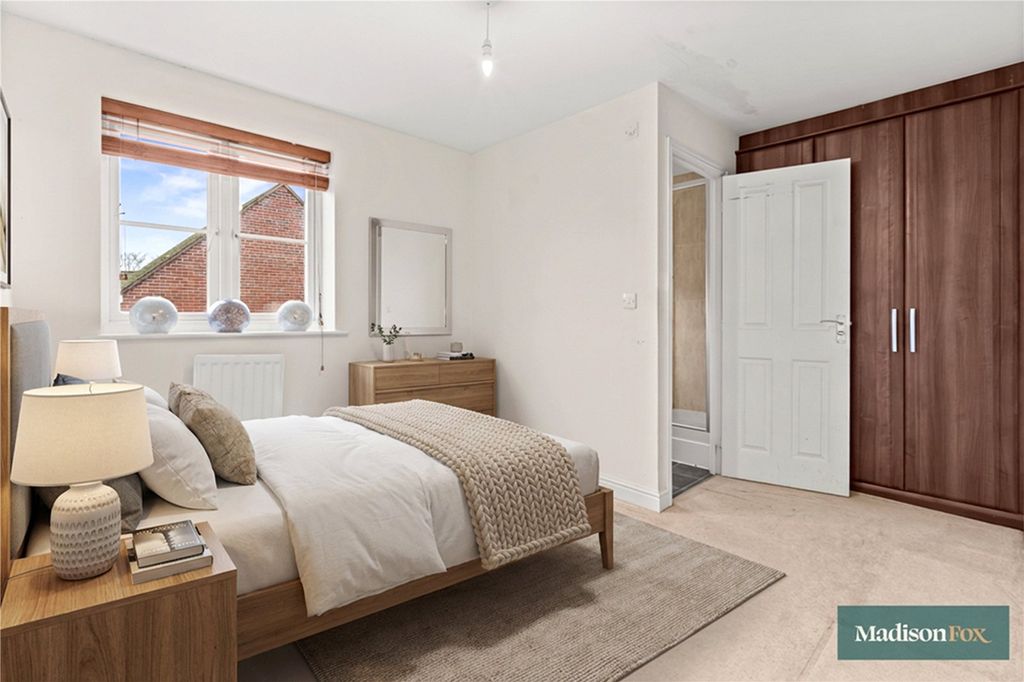 Additional image 8 of 4 bed terraced house for saleThe Square, Loughton, Essex IG10
