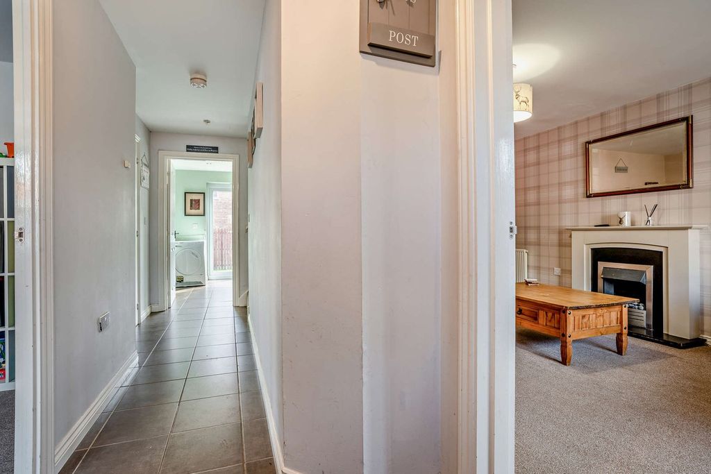 Property photo 2 of 27