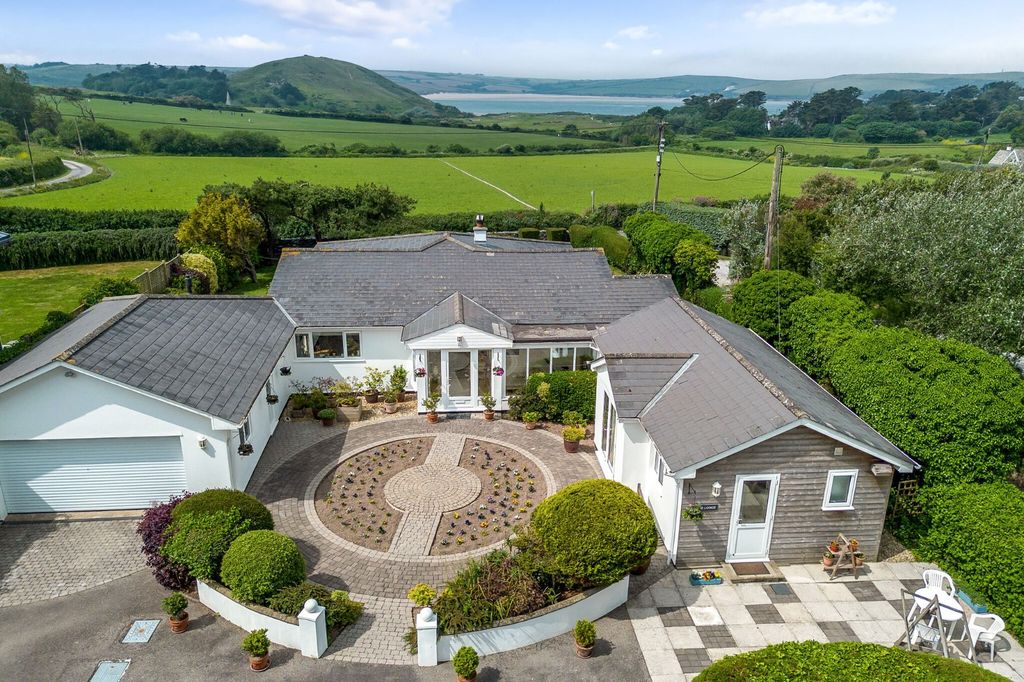 Property photo 1 of 18 Firways