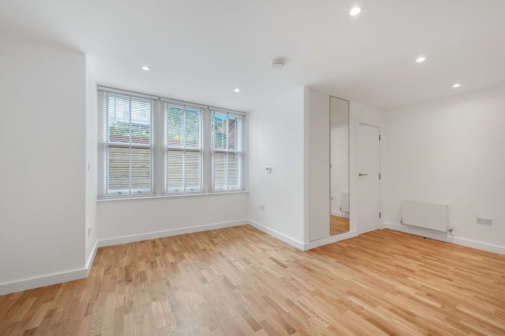 Property photo 2 of 10 Lounge