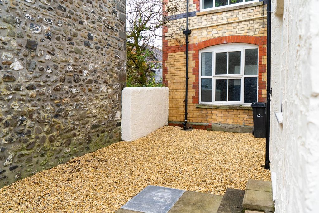 Property photo 3 of 21