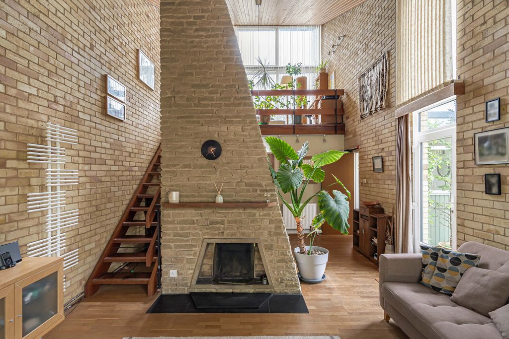 Property photo 2 of 31 4078907