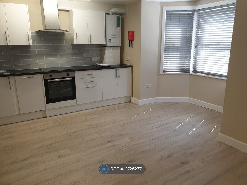 Property photo 3 of 10 Kitchen-Lounge