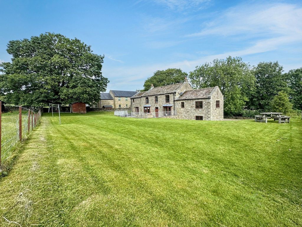 Property photo 3 of 35