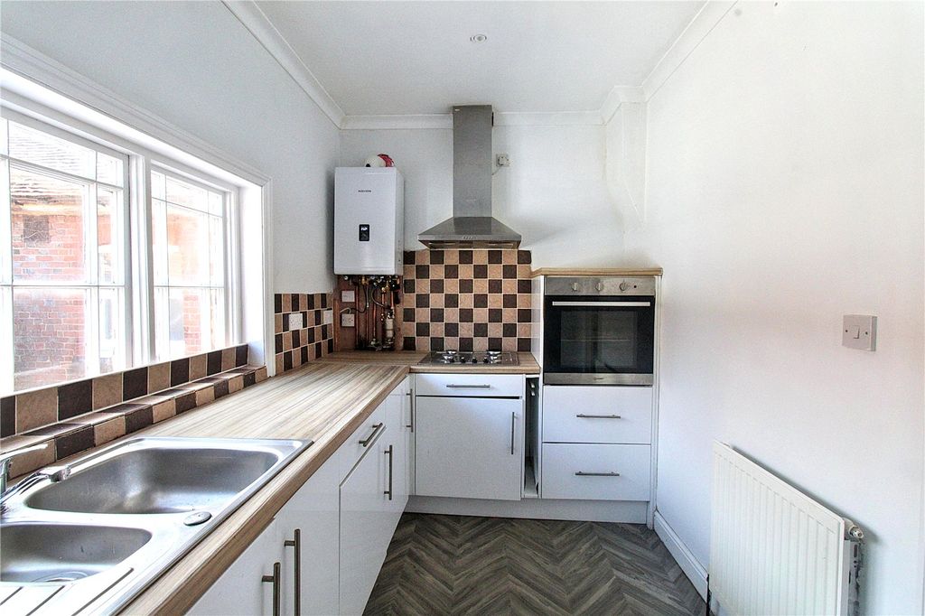 Property photo 2 of 12 Kitchen 1