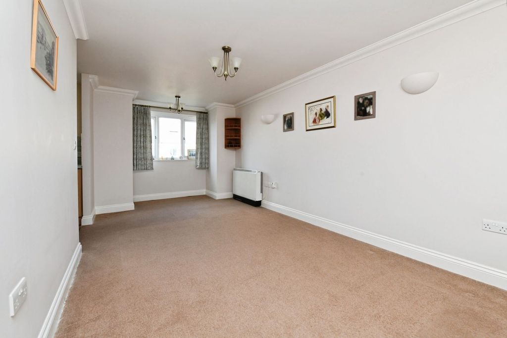 Property photo 2 of 18
