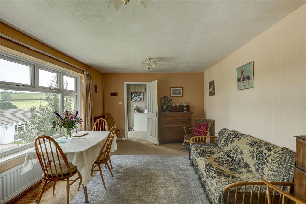 Property photo 3 of 23 Lounge / Dining Room