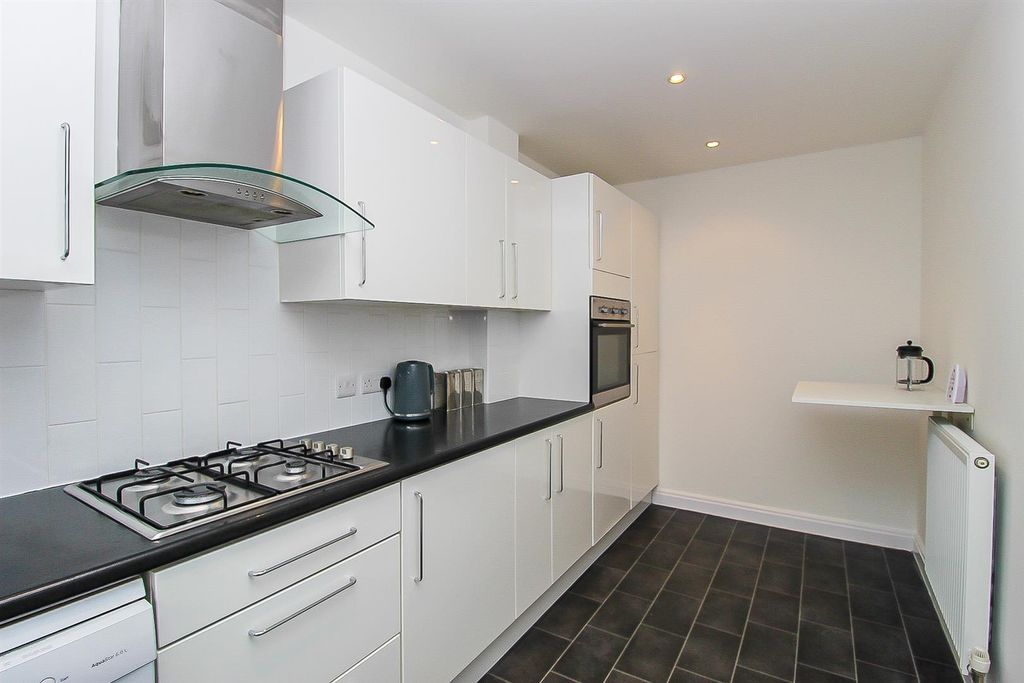 Property photo 3 of 15 Kitchen