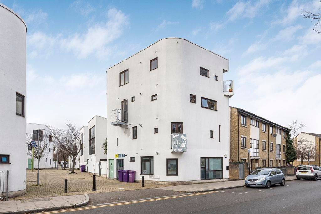 Property photo 2 of 33 Photo 3