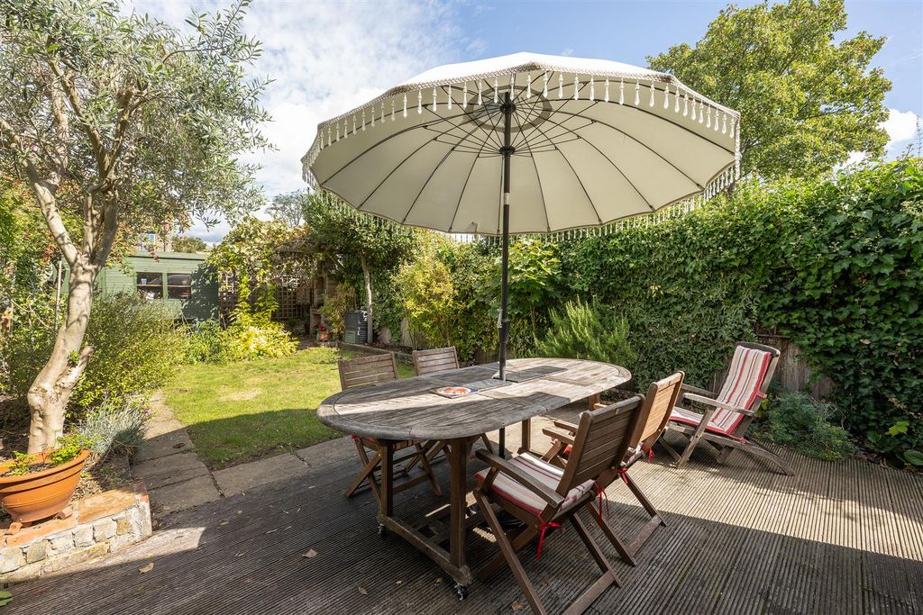 Property photo 3 of 39 Derby Road, E18