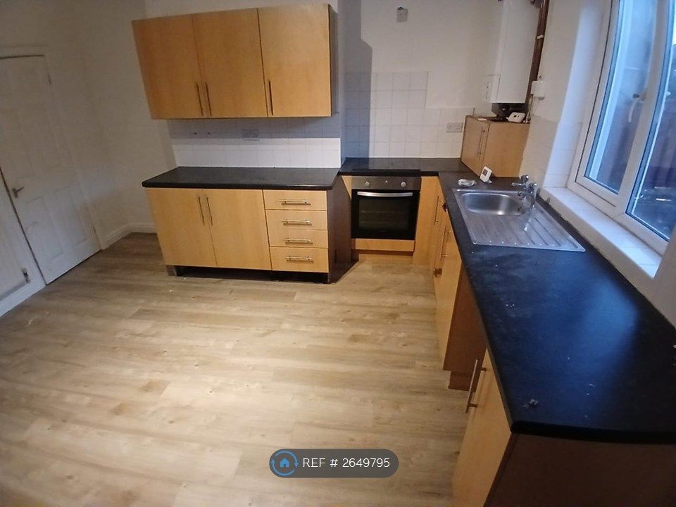 Property photo 2 of 9 Kitchen