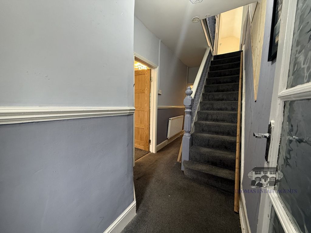 Property photo 2 of 17 Entrance Passage