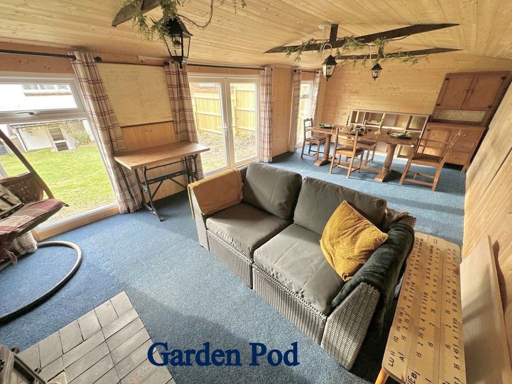 Property photo 2 of 25