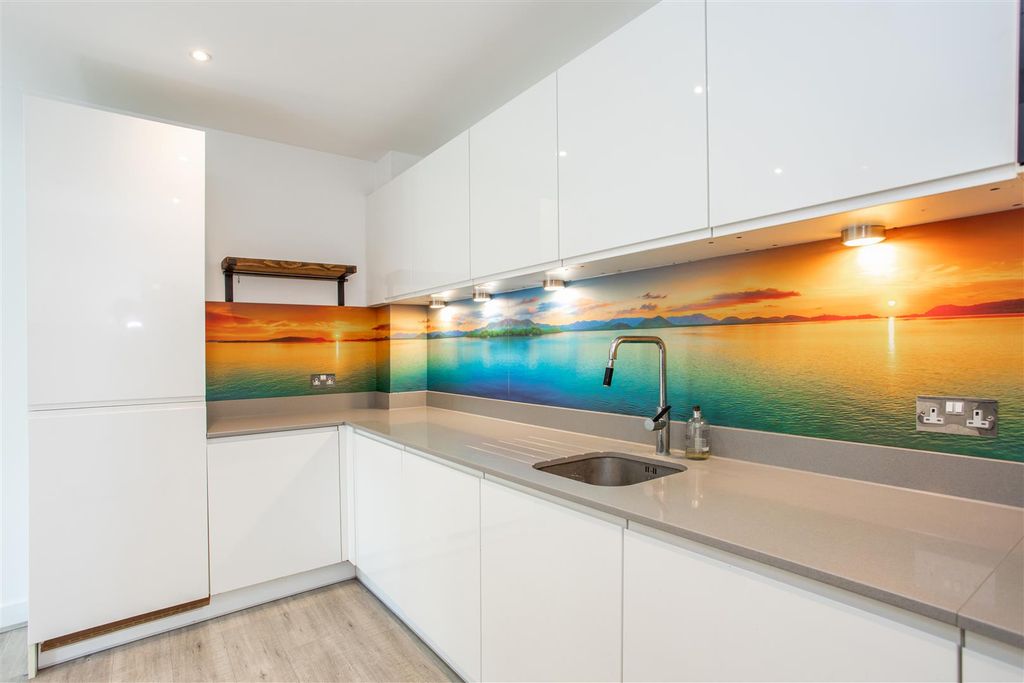 Property photo 3 of 14 Kitchen