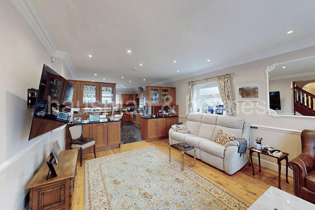 Property photo 2 of 18 W05.Jpg