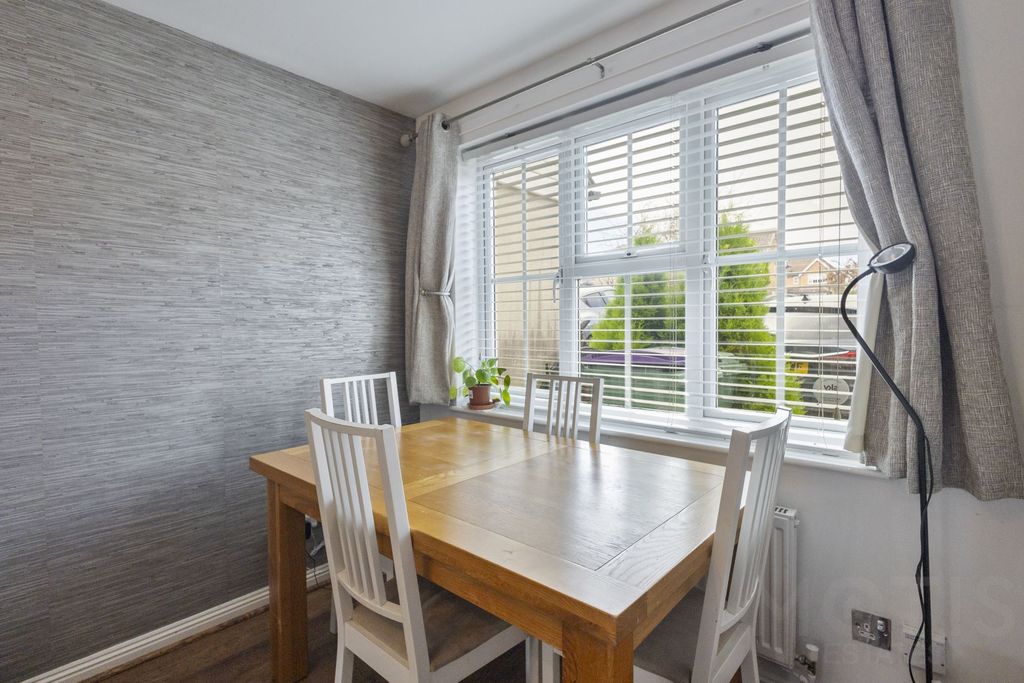 Property photo 3 of 12 Photo 6