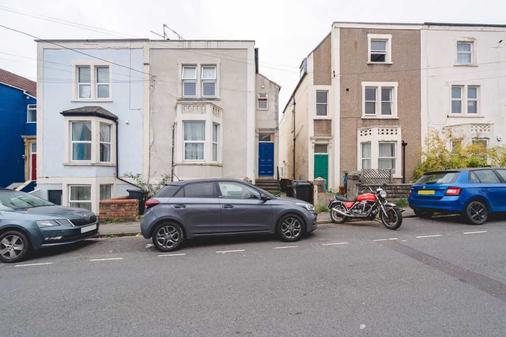 Property photo 2 of 16 Photo 2