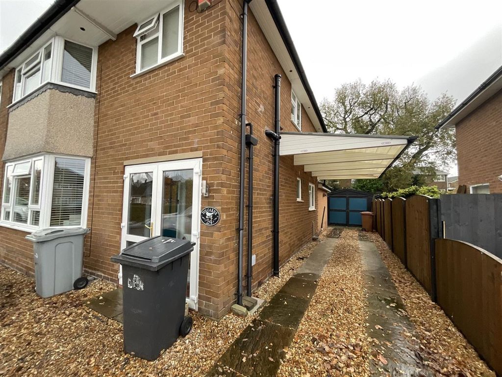 Property photo 2 of 17 Driveway