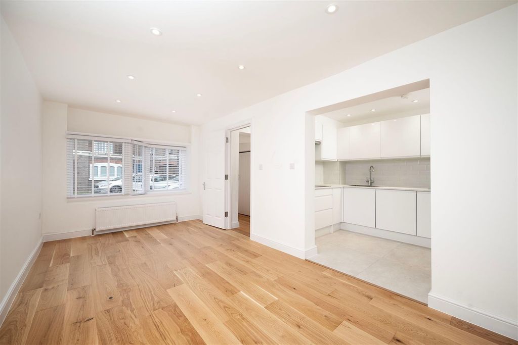 Property photo 1 of 12 Reception Room - Maple Mews.Jpeg