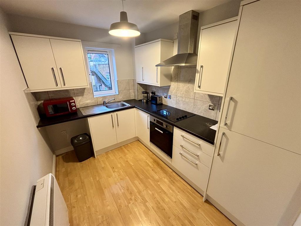 Property photo 3 of 8 Kitchen