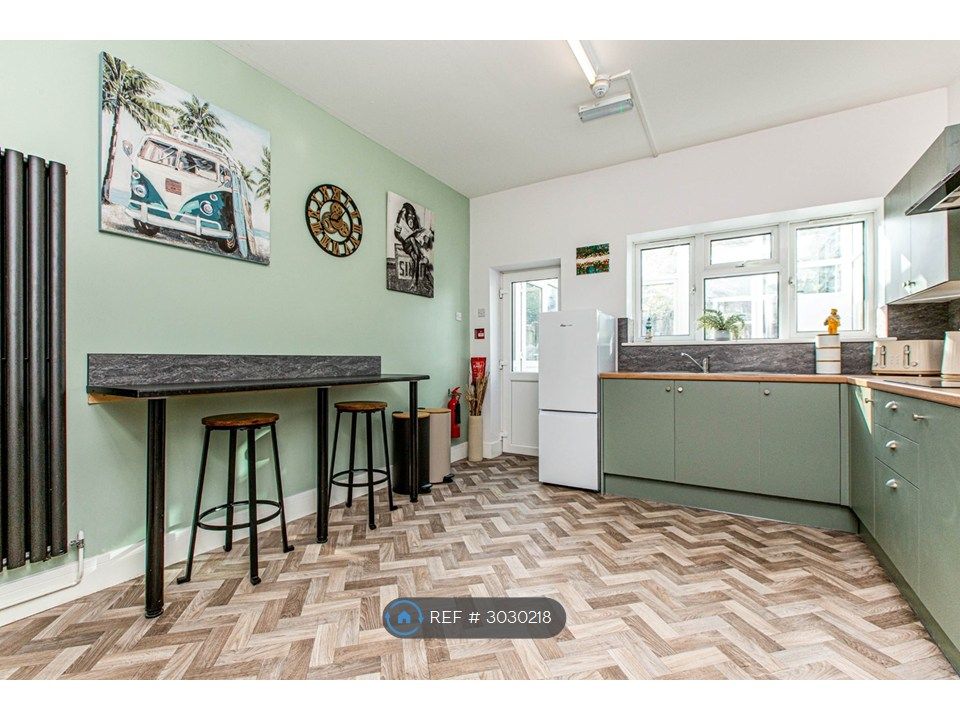 Property photo 1 of 11 Kitchen