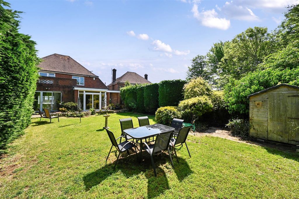 Property photo 2 of 25 Fairfield-Gardens-Bn41 (25).Jpg