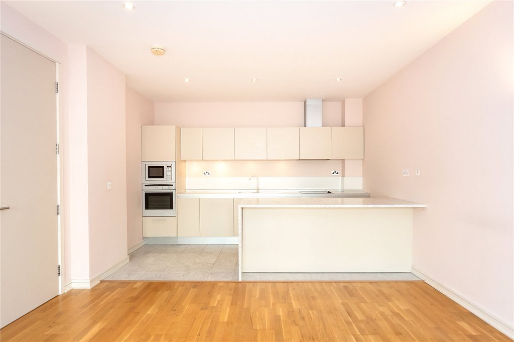 Property photo 2 of 11 Picture No. 12