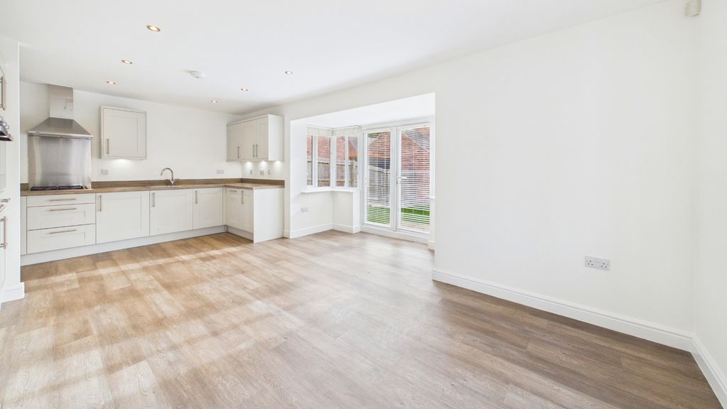 Property photo 2 of 31 5274333