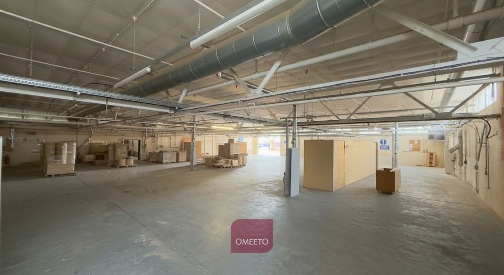 Property photo 1 of 3 Warehouse To Let