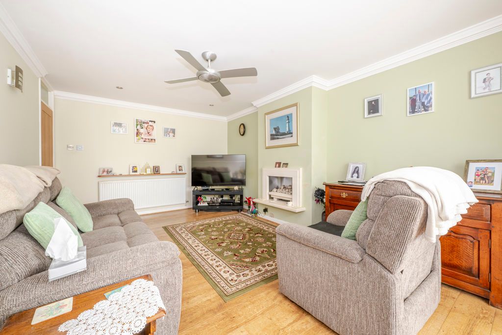 Property photo 3 of 13 Photo 4