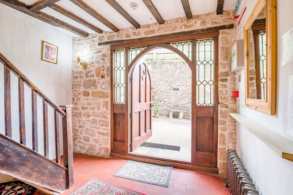 Property photo 2 of 37