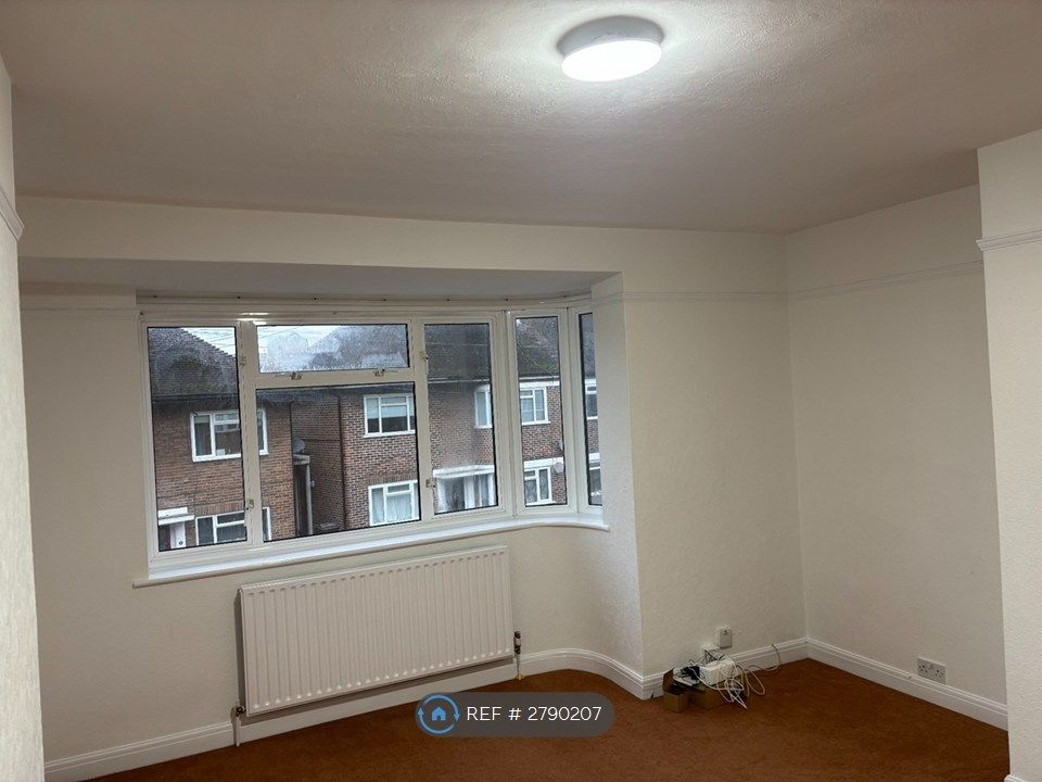 Property photo 3 of 6 Lounge