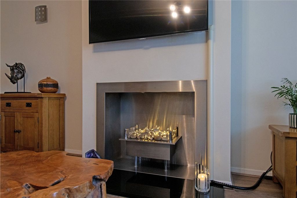 Property photo 3 of 22 Picture No. 05